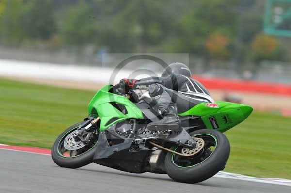 Motorcycle action photographs;Silverstone circuit;Silverstone photographs;Trackday digital images;event digital images;eventdigitalimages;no limits trackday;peter wileman photography;rockingham towcester northamptonshire;trackday;trackday photos