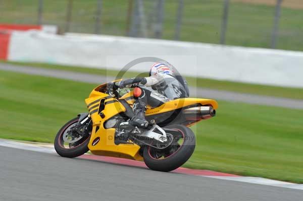 Motorcycle action photographs;Silverstone circuit;Silverstone photographs;Trackday digital images;event digital images;eventdigitalimages;no limits trackday;peter wileman photography;rockingham towcester northamptonshire;trackday;trackday photos