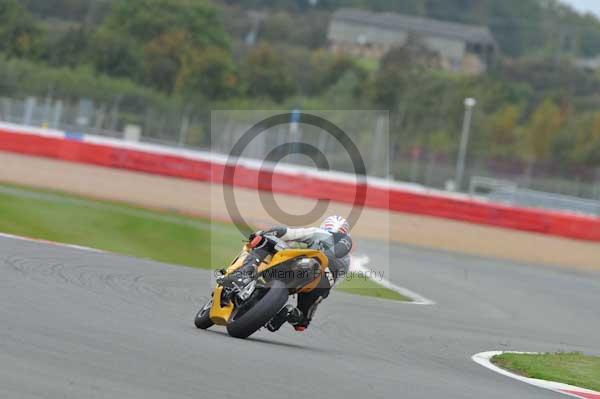 Motorcycle action photographs;Silverstone circuit;Silverstone photographs;Trackday digital images;event digital images;eventdigitalimages;no limits trackday;peter wileman photography;rockingham towcester northamptonshire;trackday;trackday photos