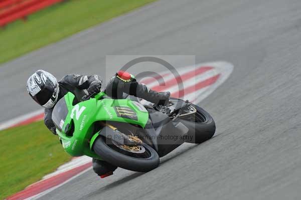 Motorcycle action photographs;Silverstone circuit;Silverstone photographs;Trackday digital images;event digital images;eventdigitalimages;no limits trackday;peter wileman photography;rockingham towcester northamptonshire;trackday;trackday photos