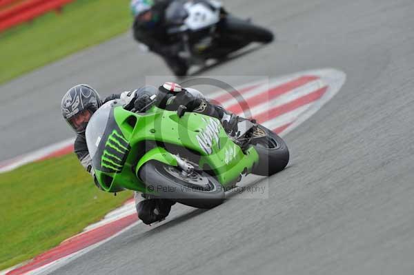 Motorcycle action photographs;Silverstone circuit;Silverstone photographs;Trackday digital images;event digital images;eventdigitalimages;no limits trackday;peter wileman photography;rockingham towcester northamptonshire;trackday;trackday photos