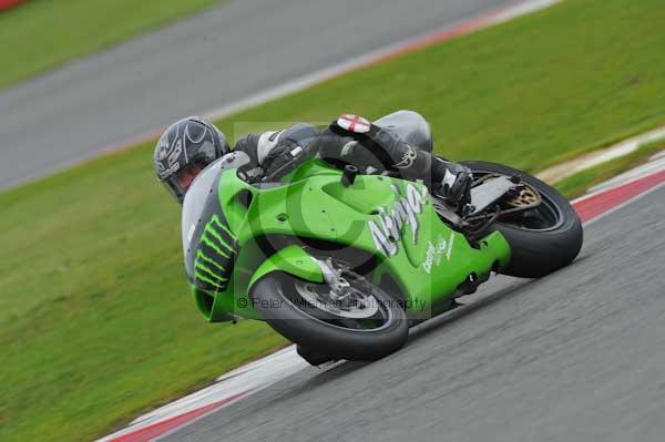 Motorcycle action photographs;Silverstone circuit;Silverstone photographs;Trackday digital images;event digital images;eventdigitalimages;no limits trackday;peter wileman photography;rockingham towcester northamptonshire;trackday;trackday photos