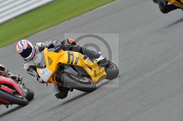 Motorcycle action photographs;Silverstone circuit;Silverstone photographs;Trackday digital images;event digital images;eventdigitalimages;no limits trackday;peter wileman photography;rockingham towcester northamptonshire;trackday;trackday photos