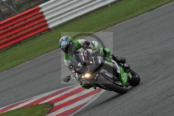 Motorcycle action photographs;Silverstone circuit;Silverstone photographs;Trackday digital images;event digital images;eventdigitalimages;no limits trackday;peter wileman photography;rockingham towcester northamptonshire;trackday;trackday photos