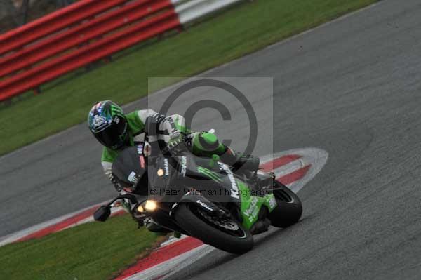 Motorcycle action photographs;Silverstone circuit;Silverstone photographs;Trackday digital images;event digital images;eventdigitalimages;no limits trackday;peter wileman photography;rockingham towcester northamptonshire;trackday;trackday photos