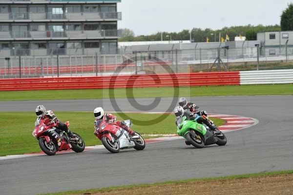 Motorcycle action photographs;Silverstone circuit;Silverstone photographs;Trackday digital images;event digital images;eventdigitalimages;no limits trackday;peter wileman photography;rockingham towcester northamptonshire;trackday;trackday photos