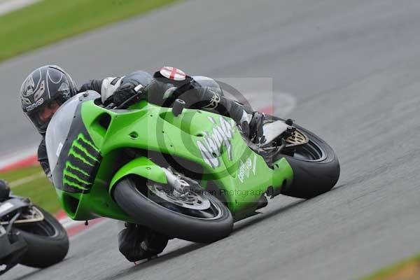 Motorcycle action photographs;Silverstone circuit;Silverstone photographs;Trackday digital images;event digital images;eventdigitalimages;no limits trackday;peter wileman photography;rockingham towcester northamptonshire;trackday;trackday photos