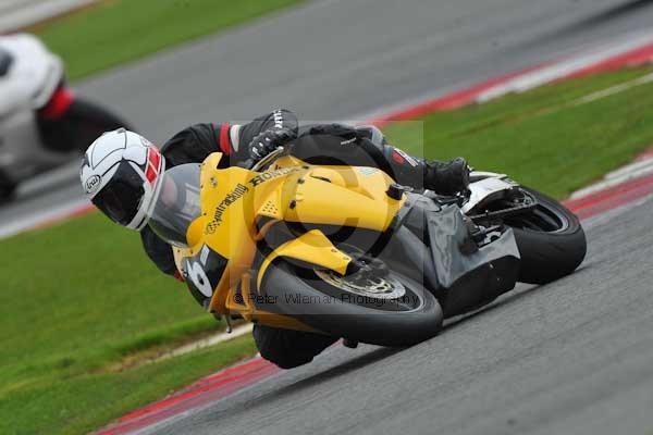 Motorcycle action photographs;Silverstone circuit;Silverstone photographs;Trackday digital images;event digital images;eventdigitalimages;no limits trackday;peter wileman photography;rockingham towcester northamptonshire;trackday;trackday photos