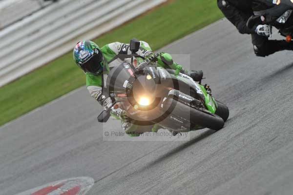 Motorcycle action photographs;Silverstone circuit;Silverstone photographs;Trackday digital images;event digital images;eventdigitalimages;no limits trackday;peter wileman photography;rockingham towcester northamptonshire;trackday;trackday photos