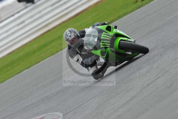 Motorcycle action photographs;Silverstone circuit;Silverstone photographs;Trackday digital images;event digital images;eventdigitalimages;no limits trackday;peter wileman photography;rockingham towcester northamptonshire;trackday;trackday photos