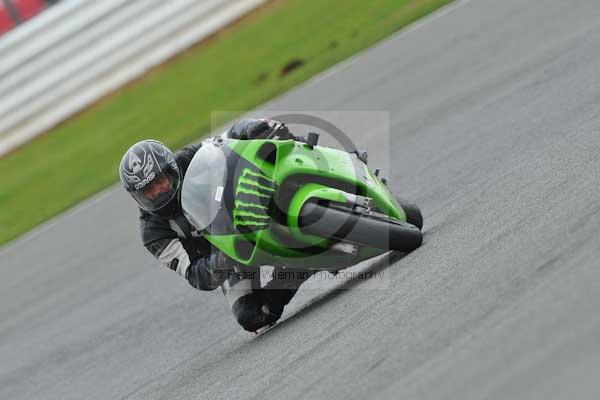 Motorcycle action photographs;Silverstone circuit;Silverstone photographs;Trackday digital images;event digital images;eventdigitalimages;no limits trackday;peter wileman photography;rockingham towcester northamptonshire;trackday;trackday photos