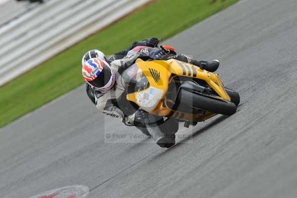 Motorcycle action photographs;Silverstone circuit;Silverstone photographs;Trackday digital images;event digital images;eventdigitalimages;no limits trackday;peter wileman photography;rockingham towcester northamptonshire;trackday;trackday photos