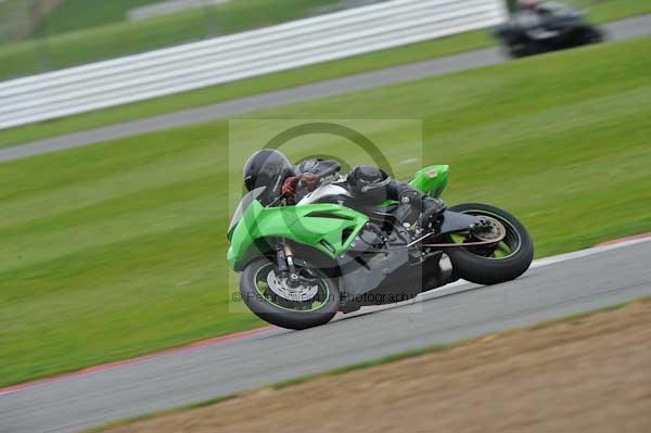 Motorcycle action photographs;Silverstone circuit;Silverstone photographs;Trackday digital images;event digital images;eventdigitalimages;no limits trackday;peter wileman photography;rockingham towcester northamptonshire;trackday;trackday photos