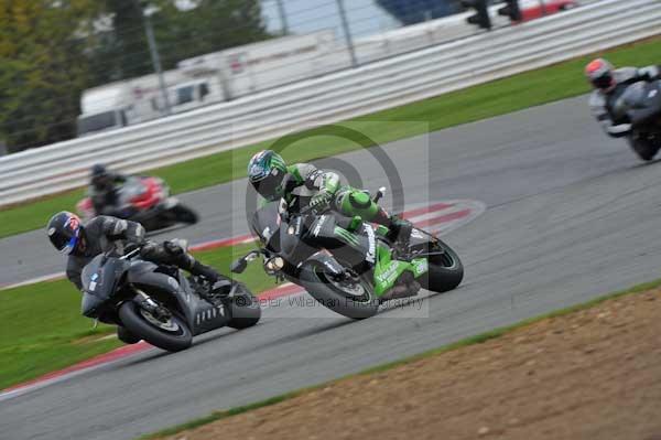 Motorcycle action photographs;Silverstone circuit;Silverstone photographs;Trackday digital images;event digital images;eventdigitalimages;no limits trackday;peter wileman photography;rockingham towcester northamptonshire;trackday;trackday photos