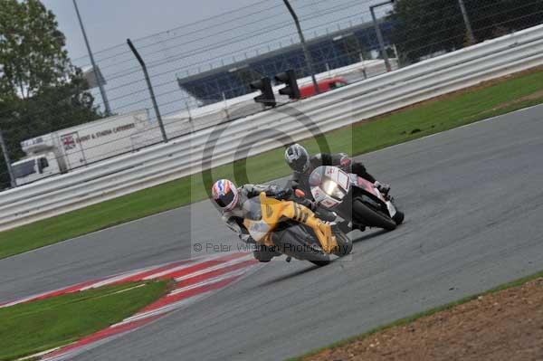 Motorcycle action photographs;Silverstone circuit;Silverstone photographs;Trackday digital images;event digital images;eventdigitalimages;no limits trackday;peter wileman photography;rockingham towcester northamptonshire;trackday;trackday photos