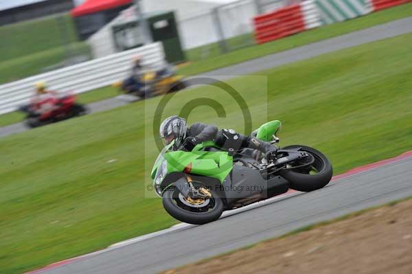 Motorcycle action photographs;Silverstone circuit;Silverstone photographs;Trackday digital images;event digital images;eventdigitalimages;no limits trackday;peter wileman photography;rockingham towcester northamptonshire;trackday;trackday photos