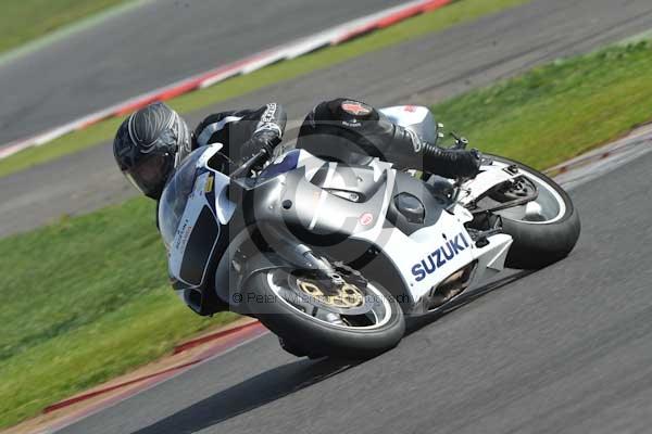 Motorcycle action photographs;Silverstone circuit;Silverstone photographs;Trackday digital images;event digital images;eventdigitalimages;no limits trackday;peter wileman photography;rockingham towcester northamptonshire;trackday;trackday photos