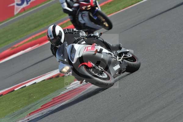 Motorcycle action photographs;Silverstone circuit;Silverstone photographs;Trackday digital images;event digital images;eventdigitalimages;no limits trackday;peter wileman photography;rockingham towcester northamptonshire;trackday;trackday photos