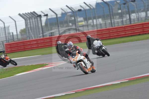 Motorcycle action photographs;Silverstone circuit;Silverstone photographs;Trackday digital images;event digital images;eventdigitalimages;no limits trackday;peter wileman photography;rockingham towcester northamptonshire;trackday;trackday photos