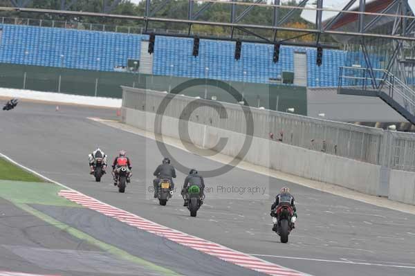 Motorcycle action photographs;Silverstone circuit;Silverstone photographs;Trackday digital images;event digital images;eventdigitalimages;no limits trackday;peter wileman photography;rockingham towcester northamptonshire;trackday;trackday photos