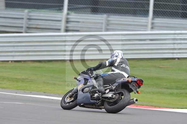 Motorcycle action photographs;Silverstone circuit;Silverstone photographs;Trackday digital images;event digital images;eventdigitalimages;no limits trackday;peter wileman photography;rockingham towcester northamptonshire;trackday;trackday photos