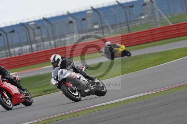 Motorcycle action photographs;Silverstone circuit;Silverstone photographs;Trackday digital images;event digital images;eventdigitalimages;no limits trackday;peter wileman photography;rockingham towcester northamptonshire;trackday;trackday photos