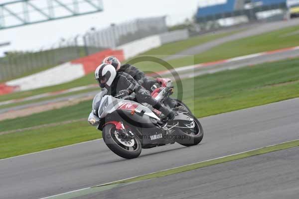 Motorcycle action photographs;Silverstone circuit;Silverstone photographs;Trackday digital images;event digital images;eventdigitalimages;no limits trackday;peter wileman photography;rockingham towcester northamptonshire;trackday;trackday photos