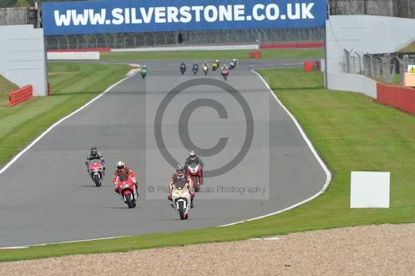 Motorcycle action photographs;Silverstone circuit;Silverstone photographs;Trackday digital images;event digital images;eventdigitalimages;no limits trackday;peter wileman photography;rockingham towcester northamptonshire;trackday;trackday photos