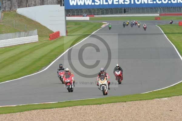 Motorcycle action photographs;Silverstone circuit;Silverstone photographs;Trackday digital images;event digital images;eventdigitalimages;no limits trackday;peter wileman photography;rockingham towcester northamptonshire;trackday;trackday photos