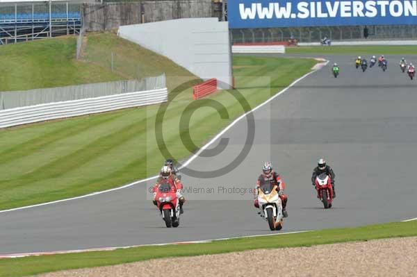 Motorcycle action photographs;Silverstone circuit;Silverstone photographs;Trackday digital images;event digital images;eventdigitalimages;no limits trackday;peter wileman photography;rockingham towcester northamptonshire;trackday;trackday photos