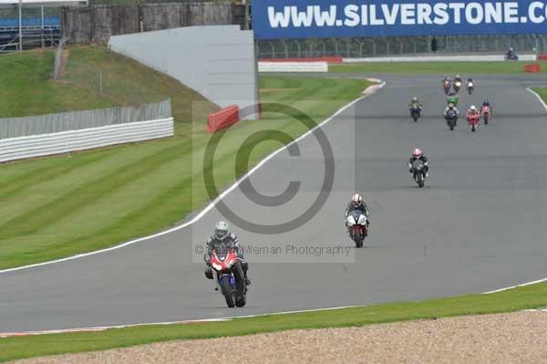 Motorcycle action photographs;Silverstone circuit;Silverstone photographs;Trackday digital images;event digital images;eventdigitalimages;no limits trackday;peter wileman photography;rockingham towcester northamptonshire;trackday;trackday photos