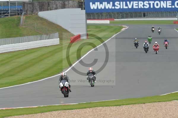 Motorcycle action photographs;Silverstone circuit;Silverstone photographs;Trackday digital images;event digital images;eventdigitalimages;no limits trackday;peter wileman photography;rockingham towcester northamptonshire;trackday;trackday photos