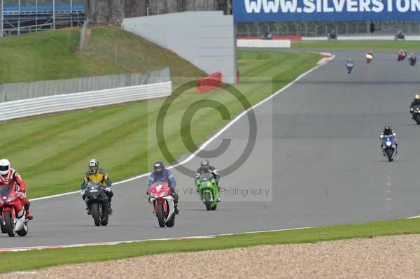 Motorcycle action photographs;Silverstone circuit;Silverstone photographs;Trackday digital images;event digital images;eventdigitalimages;no limits trackday;peter wileman photography;rockingham towcester northamptonshire;trackday;trackday photos