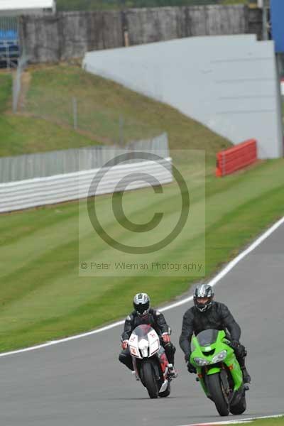 Motorcycle action photographs;Silverstone circuit;Silverstone photographs;Trackday digital images;event digital images;eventdigitalimages;no limits trackday;peter wileman photography;rockingham towcester northamptonshire;trackday;trackday photos