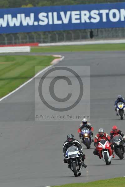 Motorcycle action photographs;Silverstone circuit;Silverstone photographs;Trackday digital images;event digital images;eventdigitalimages;no limits trackday;peter wileman photography;rockingham towcester northamptonshire;trackday;trackday photos