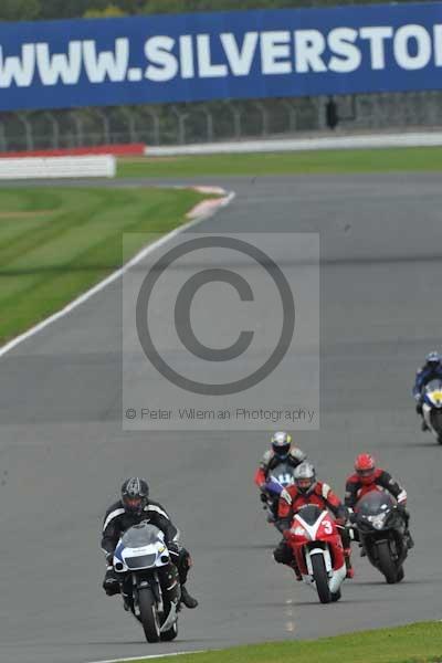 Motorcycle action photographs;Silverstone circuit;Silverstone photographs;Trackday digital images;event digital images;eventdigitalimages;no limits trackday;peter wileman photography;rockingham towcester northamptonshire;trackday;trackday photos