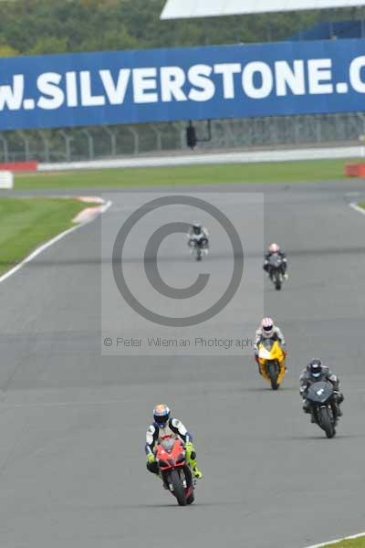 Motorcycle action photographs;Silverstone circuit;Silverstone photographs;Trackday digital images;event digital images;eventdigitalimages;no limits trackday;peter wileman photography;rockingham towcester northamptonshire;trackday;trackday photos