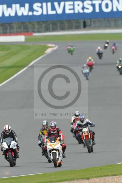 Motorcycle action photographs;Silverstone circuit;Silverstone photographs;Trackday digital images;event digital images;eventdigitalimages;no limits trackday;peter wileman photography;rockingham towcester northamptonshire;trackday;trackday photos