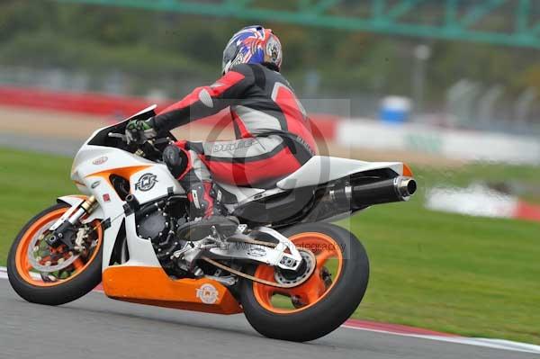 Motorcycle action photographs;Silverstone circuit;Silverstone photographs;Trackday digital images;event digital images;eventdigitalimages;no limits trackday;peter wileman photography;rockingham towcester northamptonshire;trackday;trackday photos