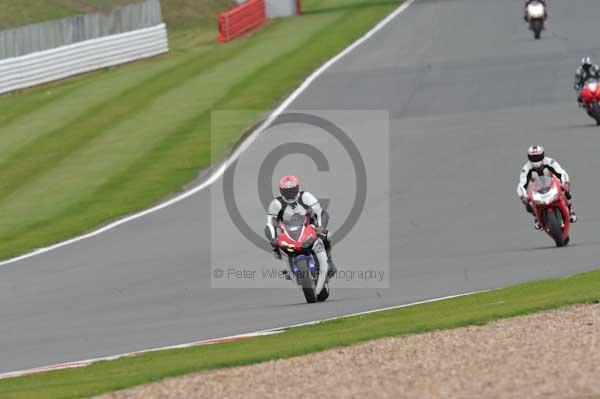 Motorcycle action photographs;Silverstone circuit;Silverstone photographs;Trackday digital images;event digital images;eventdigitalimages;no limits trackday;peter wileman photography;rockingham towcester northamptonshire;trackday;trackday photos