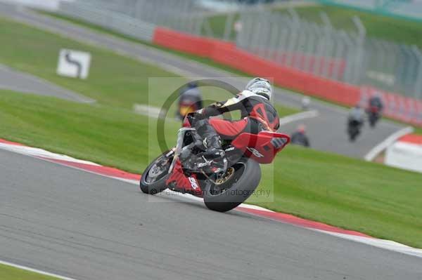 Motorcycle action photographs;Silverstone circuit;Silverstone photographs;Trackday digital images;event digital images;eventdigitalimages;no limits trackday;peter wileman photography;rockingham towcester northamptonshire;trackday;trackday photos