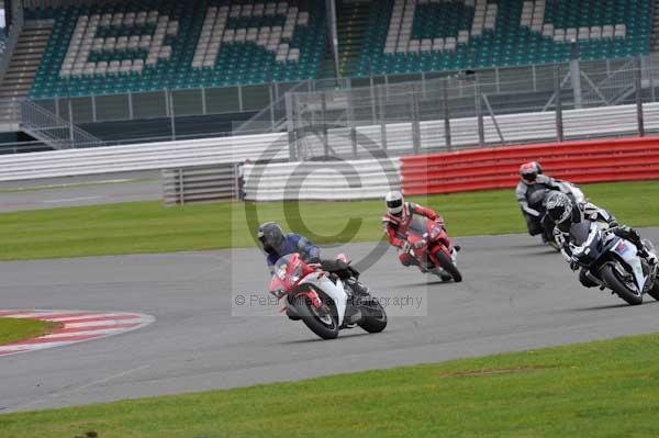 Motorcycle action photographs;Silverstone circuit;Silverstone photographs;Trackday digital images;event digital images;eventdigitalimages;no limits trackday;peter wileman photography;rockingham towcester northamptonshire;trackday;trackday photos