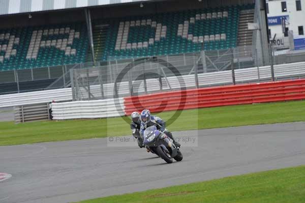 Motorcycle action photographs;Silverstone circuit;Silverstone photographs;Trackday digital images;event digital images;eventdigitalimages;no limits trackday;peter wileman photography;rockingham towcester northamptonshire;trackday;trackday photos