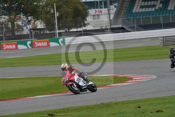 Motorcycle action photographs;Silverstone circuit;Silverstone photographs;Trackday digital images;event digital images;eventdigitalimages;no limits trackday;peter wileman photography;rockingham towcester northamptonshire;trackday;trackday photos