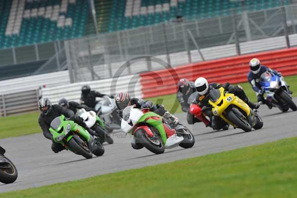 Motorcycle action photographs;Silverstone circuit;Silverstone photographs;Trackday digital images;event digital images;eventdigitalimages;no limits trackday;peter wileman photography;rockingham towcester northamptonshire;trackday;trackday photos