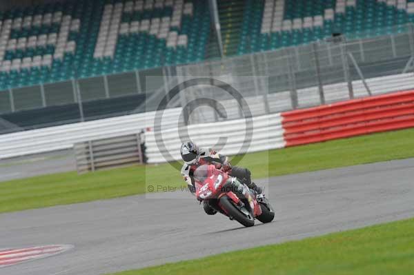 Motorcycle action photographs;Silverstone circuit;Silverstone photographs;Trackday digital images;event digital images;eventdigitalimages;no limits trackday;peter wileman photography;rockingham towcester northamptonshire;trackday;trackday photos