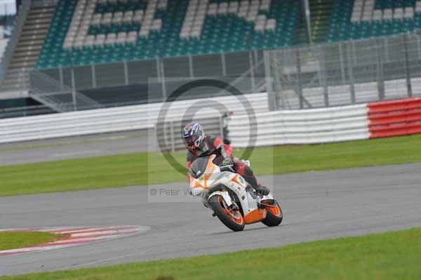 Motorcycle action photographs;Silverstone circuit;Silverstone photographs;Trackday digital images;event digital images;eventdigitalimages;no limits trackday;peter wileman photography;rockingham towcester northamptonshire;trackday;trackday photos