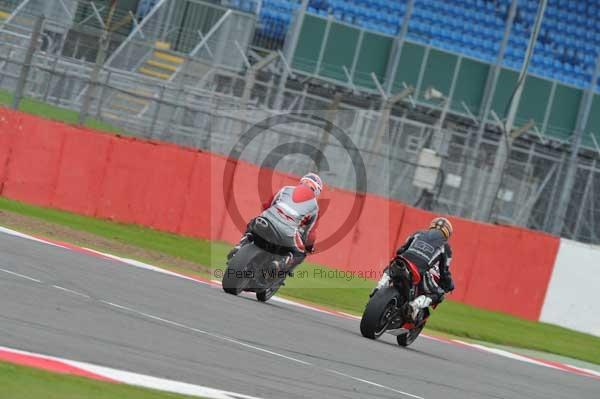 Motorcycle action photographs;Silverstone circuit;Silverstone photographs;Trackday digital images;event digital images;eventdigitalimages;no limits trackday;peter wileman photography;rockingham towcester northamptonshire;trackday;trackday photos