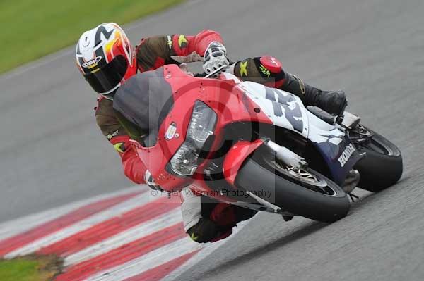 Motorcycle action photographs;Silverstone circuit;Silverstone photographs;Trackday digital images;event digital images;eventdigitalimages;no limits trackday;peter wileman photography;rockingham towcester northamptonshire;trackday;trackday photos