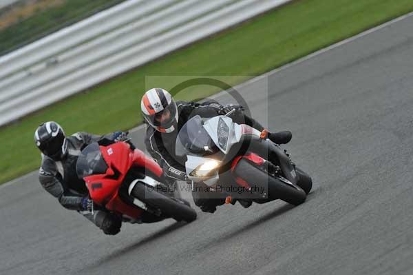 Motorcycle action photographs;Silverstone circuit;Silverstone photographs;Trackday digital images;event digital images;eventdigitalimages;no limits trackday;peter wileman photography;rockingham towcester northamptonshire;trackday;trackday photos